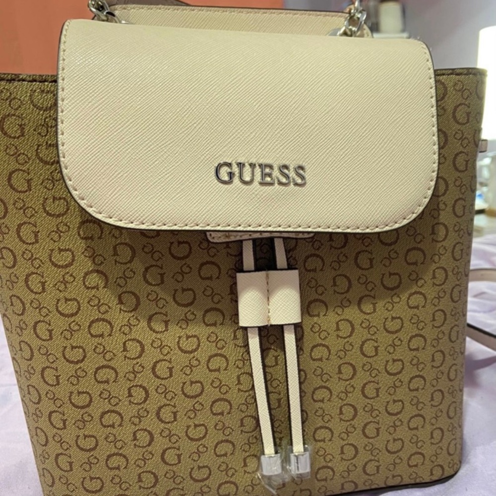 Guess back pack - Picture 1 of 4